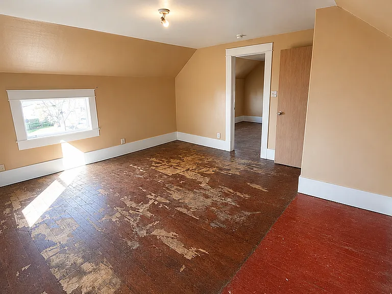 220 N D St — Photo 2