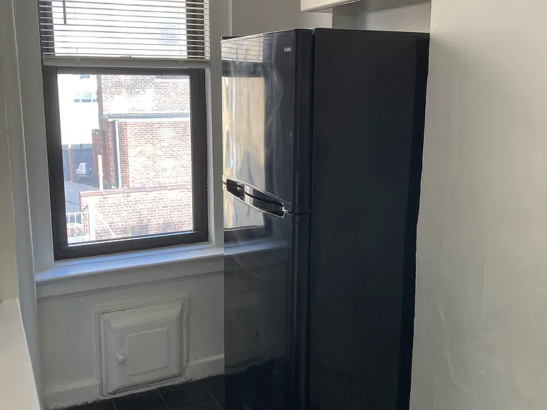 321 E 54th St #10G — Photo 7
