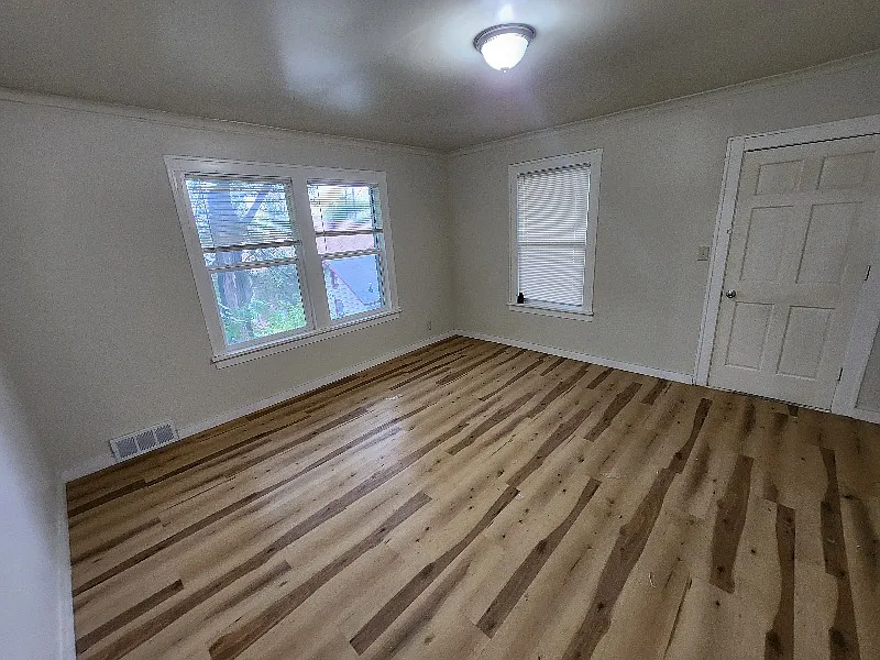 2 bed, 4248 sqft, $925 — Photo 3