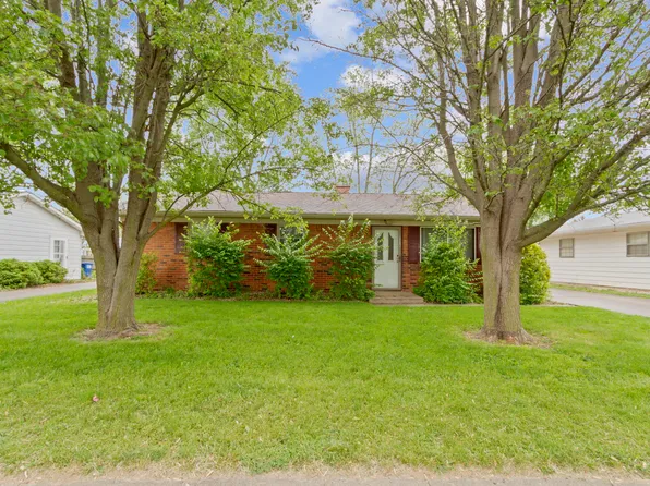 1126 Crestmoor Dr, Shelbyville, IN 46176