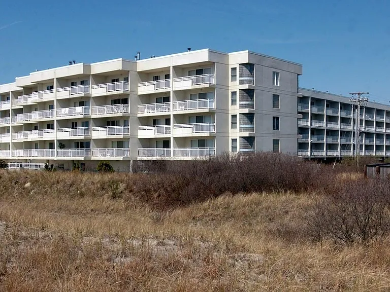 600 W Brigantine Ave #310 — Photo 1