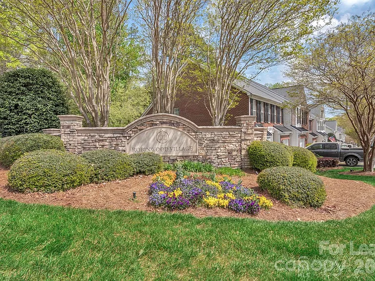1802 Robinwood Village Dr — Photo 2