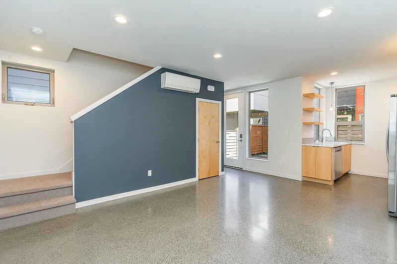 3 bed, 2.0 bath, 1265 sqft, $3,500 — Photo 3