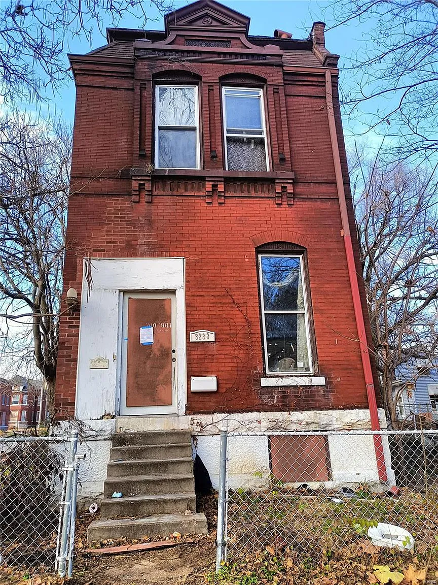 3233 Knapp St photo 1