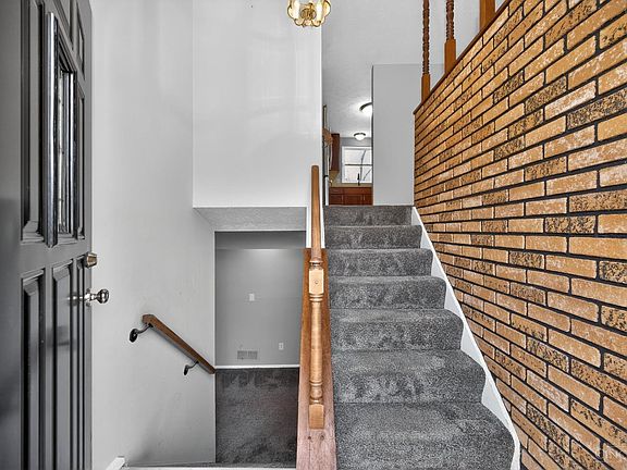 5th image of 10225 Springknob Ct