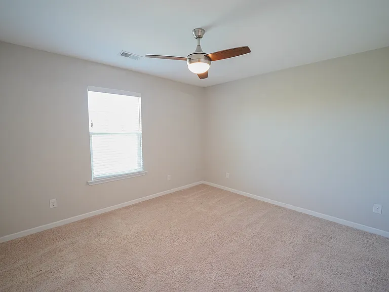 215 Shelton St — Photo 29