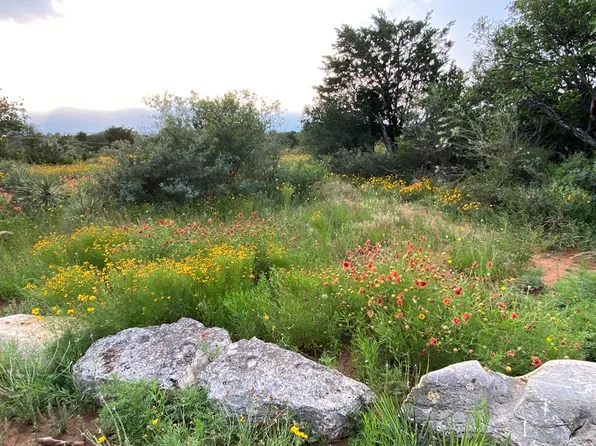 11 Jack Rabbit Rd, Doss, TX 78618