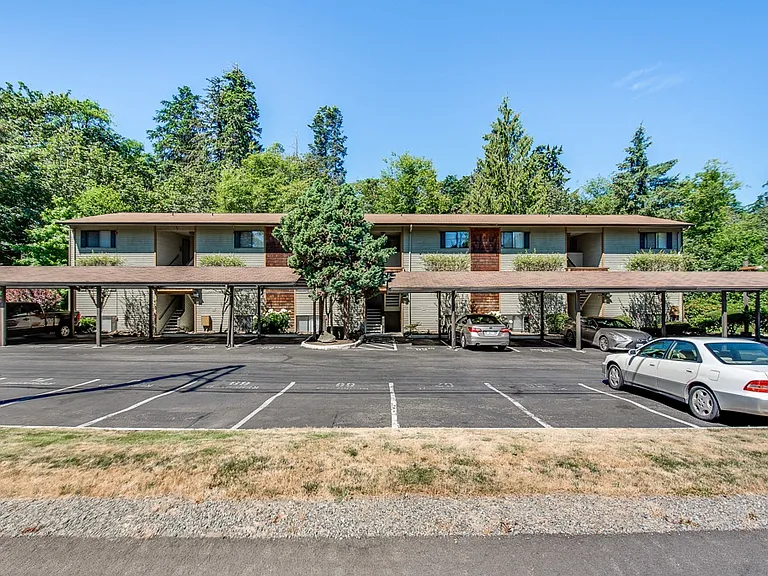 Whispering Brook Apartments — Photo 19