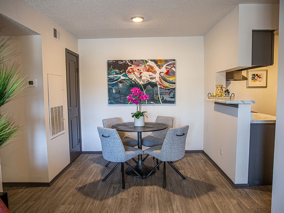Elegant Dining Space at Sandstone Apartments