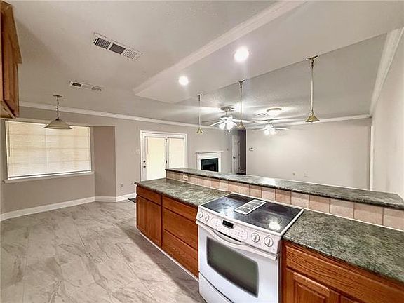 4th image of 3520 Taft Park