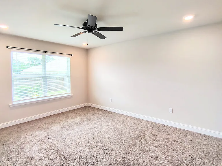 Eastland Cir — Photo 8