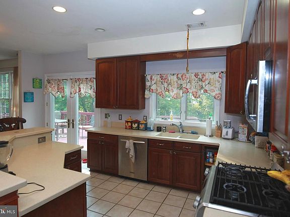 4th image of 3111 Hawks Hill Ln
