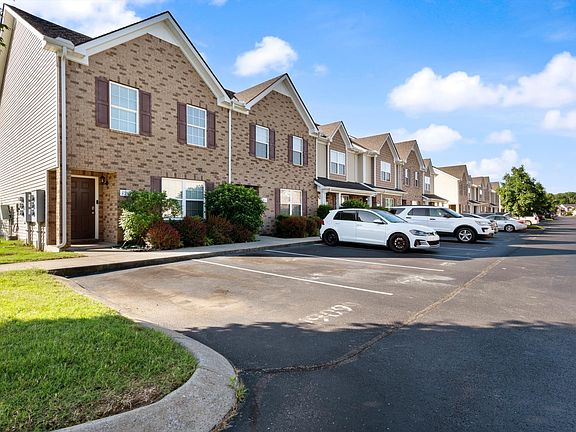 3rd image of 1917 Debonair Ln