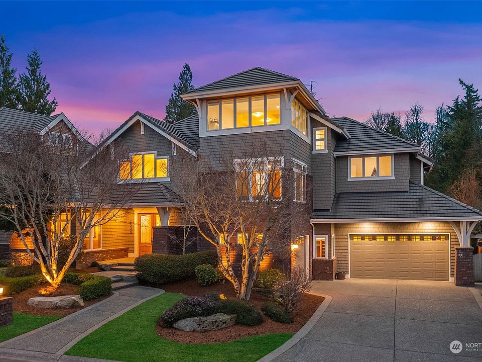 Elegant curb appeal and presence in Trillium Pointe, Timberline's most sought after neighborhood.>