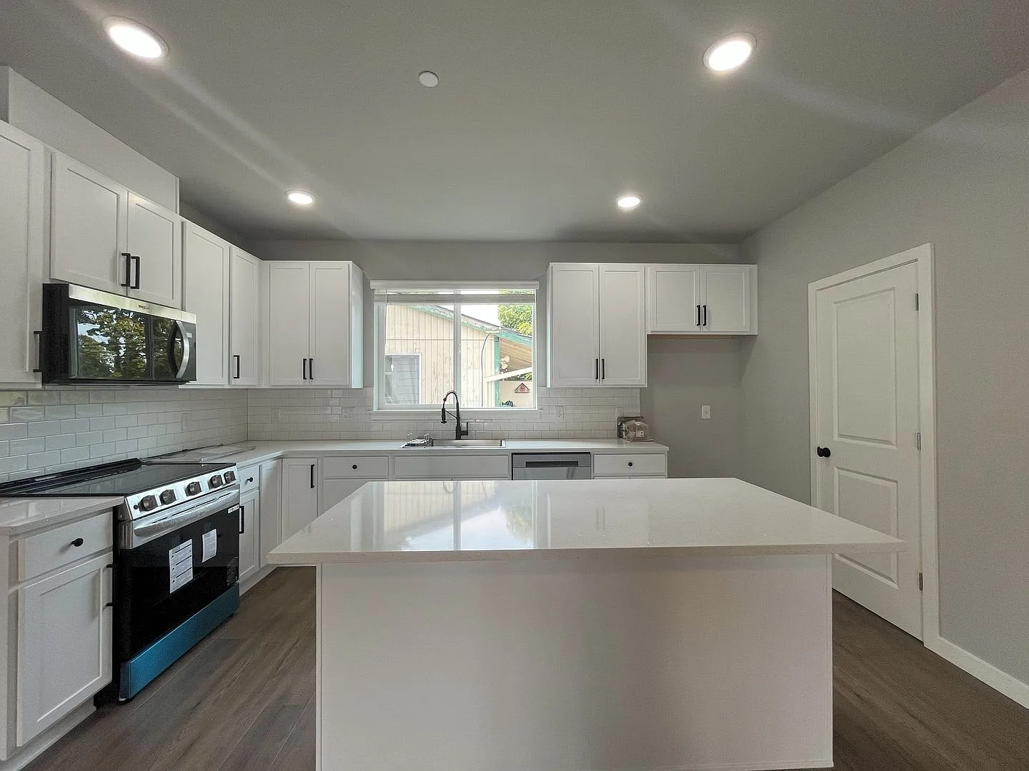 Sleek & Spacious: 2-Bed, 2-Bath with Double Vanity — Photo 1