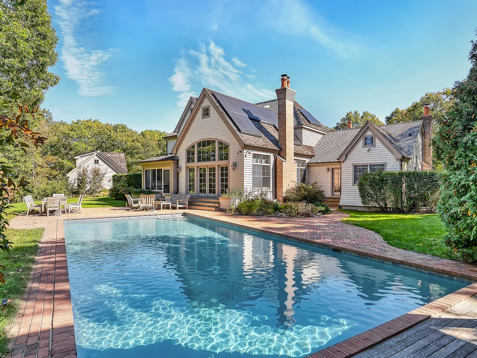 Effortless Summer Living Between Bridgehampton and Sag Harbor — Photo 1