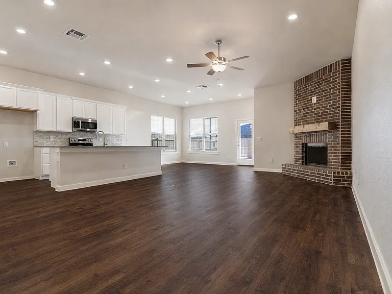 2049 Dove Ave — Photo 3