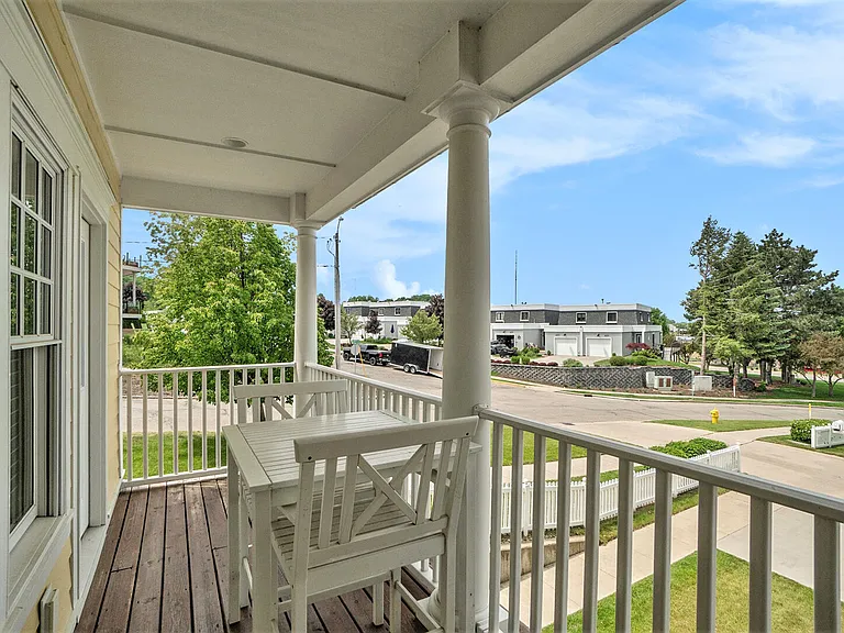 27 Howard Ave — Photo 36