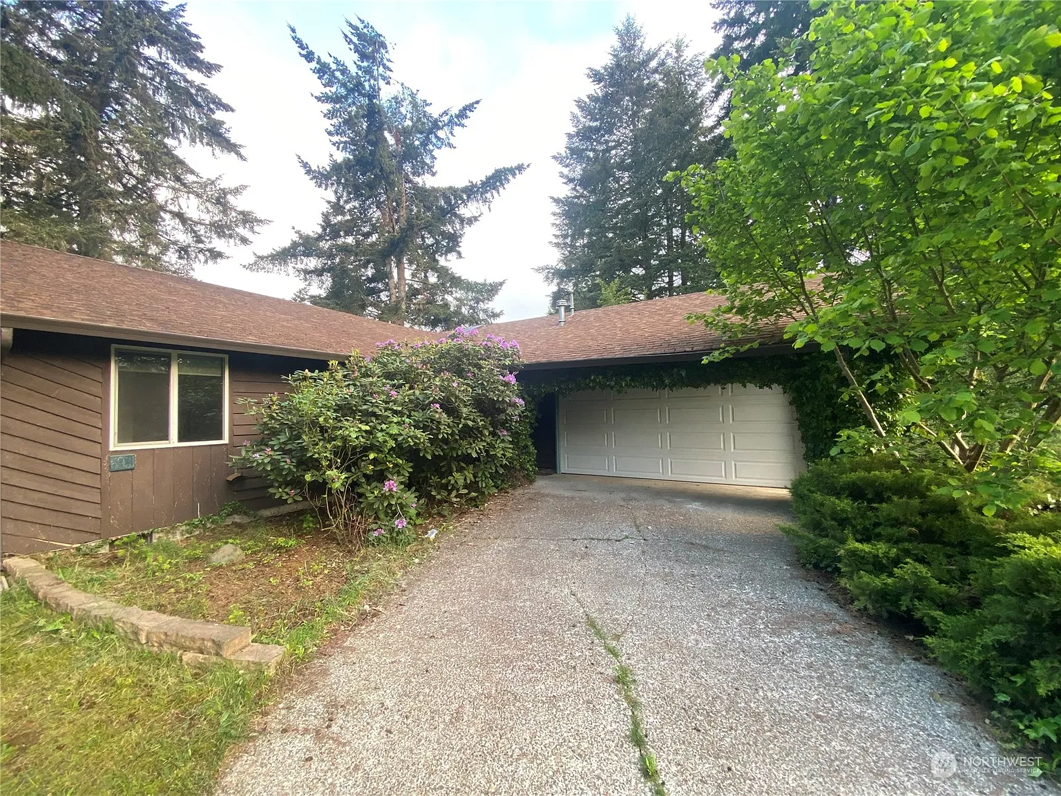 6931 Foster Drive SW photo 1