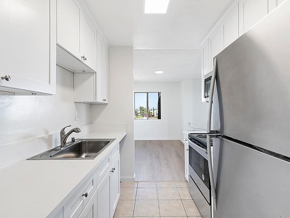 5th image of 1011 Palm Ave #303
