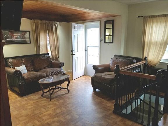 3rd image of 272 Norwood Ave