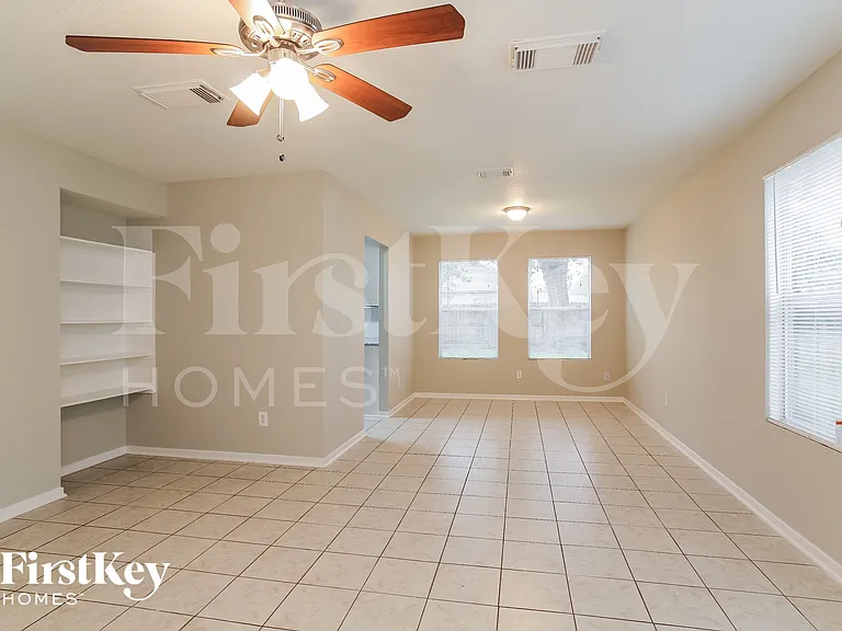 947 Leadenhall Cir — Photo 3
