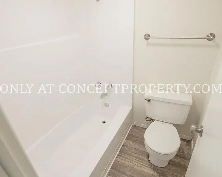 Foothill Terrace — Photo 241