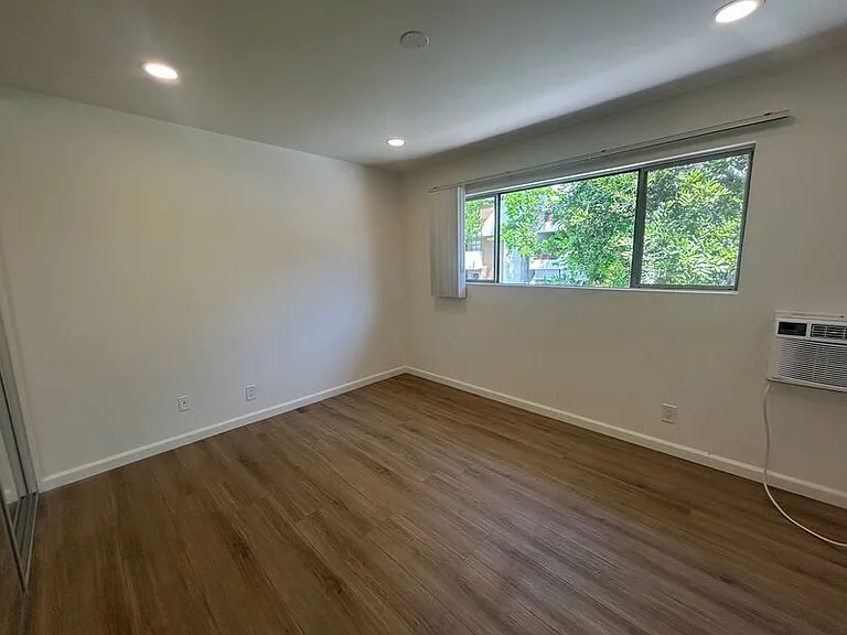 346 N Louise St #11 — Photo 8
