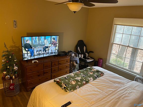 5th image of 2008 Woodlawn Dr SW Unit 2008