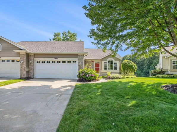 15457 Winchester Cir, Grand Haven, MI 49417