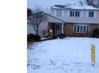 8 Castor Ct, Turnersville, NJ 08012