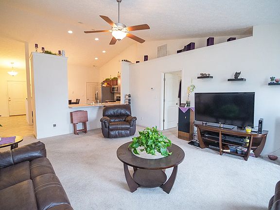 3rd image of 2408 Maxwell Dr
