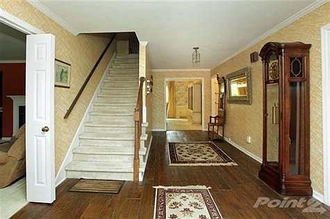 2nd image of 736 Lakeshore Dr