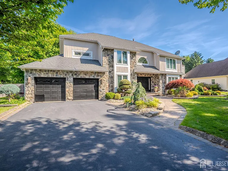 61 Amherst Way — Photo 4