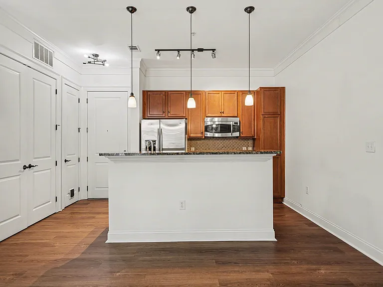 2810 Selwyn Ave #124 — Photo 10