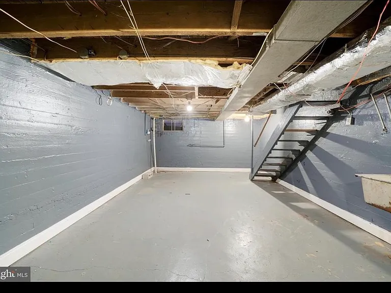 1133 Clover Ln — Photo 17