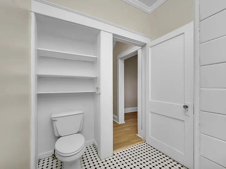 708 E Hollywood St — Photo 9