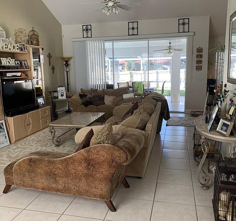 2nd image of 5 Woodhollow Ln