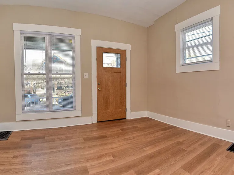 1247 Wright St — Photo 9