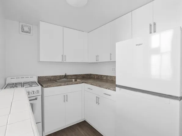 88 Fulton Street image 10 of 14