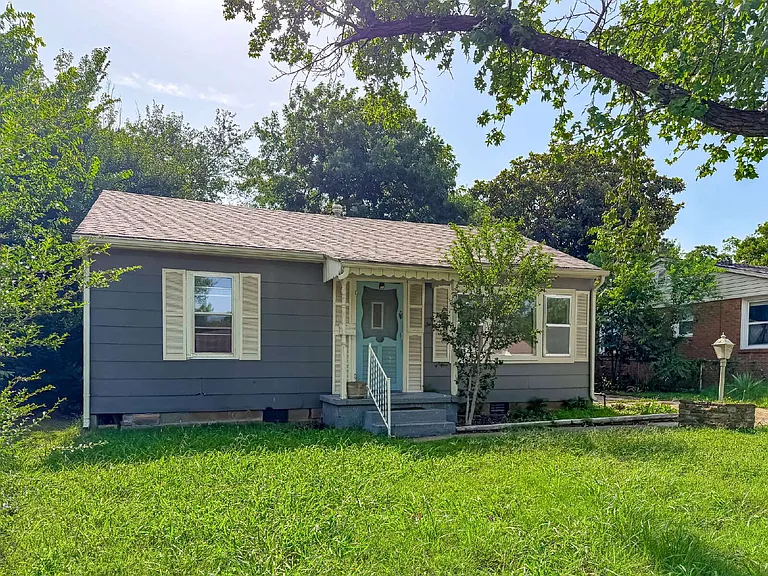 220 S Arrington Dr — Photo 12
