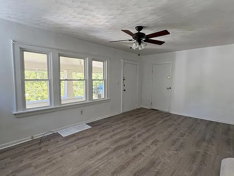 844 Lawton St — Photo 4