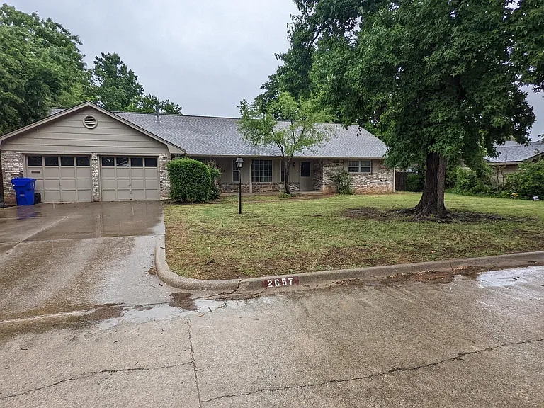 2657 Chateau Dr — Photo 1