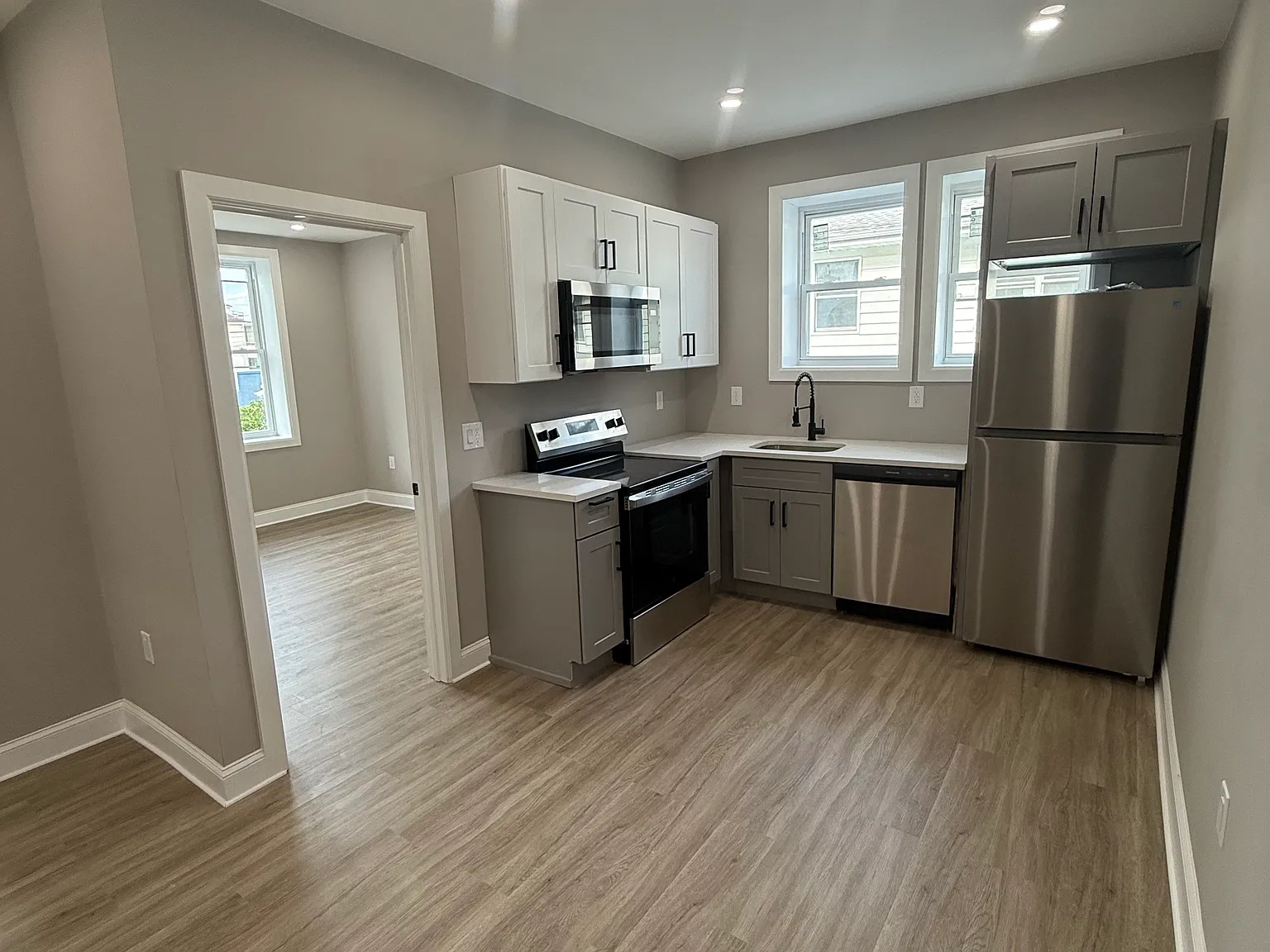 2 bed, 750 sqft, $2,400 — Photo 4