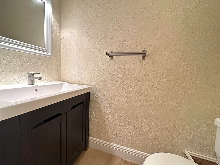 5811 NE 14th Rd #1 — Photo 9