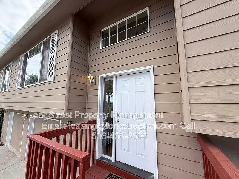 4 bed, 2.0 bath, 2025 sqft, $2,995 — Photo 3