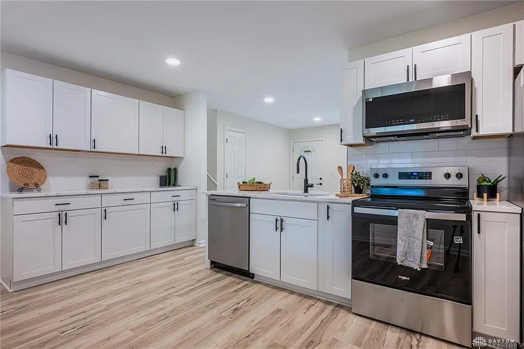 3 bed, 1.5 bath, 1753 sqft, $2,100 — Photo 3