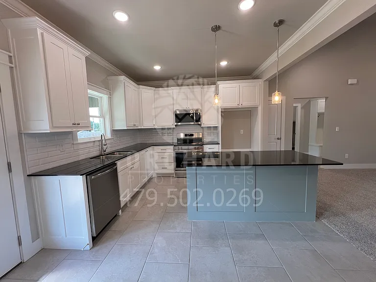1052 Silver Birch St — Photo 6