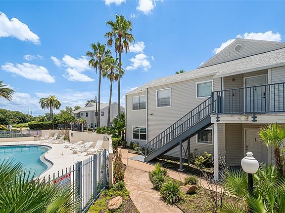 4th image of 2568 WOODGATE BOULEVARD #107