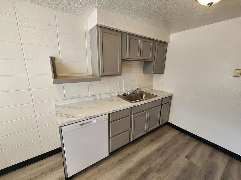 896 S Curtis Rd — Photo 5